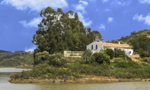 The River House group accommodation in Portugal