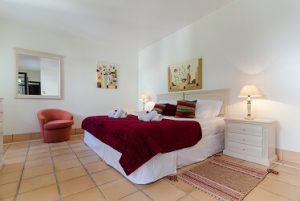 Bedroom in Pine Cliffs Apartment